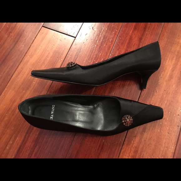 Vintage Vera Wang Satin Square Toe Kitten Heels with Brooch - Picture 8 of 10